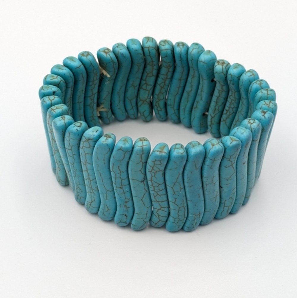 5/25$  Vintage faux turquoise statement stretch bracelet